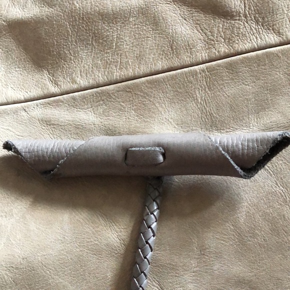 Mia Inspiration Taupe Leather Zippered Bag New! - Picture 10 of 12